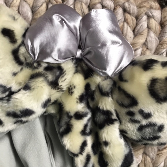 GIFTED 🎁Animal Print Furry Minnie Mouse Ears - Picture 5 of 12